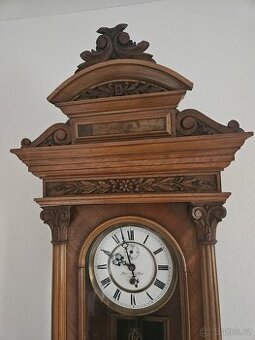 Pendlovky, měsíční chod