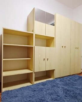 Šatní skříně police knihovna