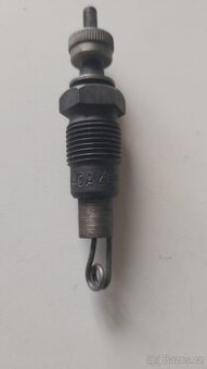 Traktor RS, žhavící svíčka za