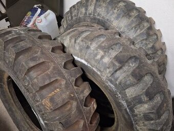 Prodám pneu Dodge WC rozměr 9.00-16