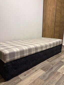 Postel s úložným prostorem