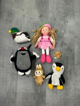 Plyšáci a panenka