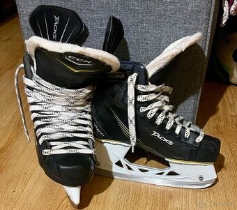 Hokejové brusle CCM