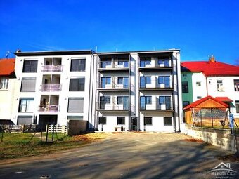 Novostavba domu s osmi byty a parkováním