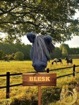 Ručně háčkované koně