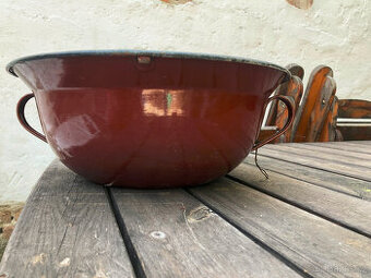 Velká zadělávací smaltovaná mísa k osázení na zahradu