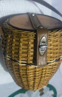 Stará proutěná kabelka