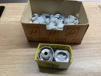 PRODÁM  HLAVICI A KNOFLÍKY NA POTAHOVANÍ