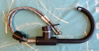 Dřezová baterie s otočným ramínkem, antracit do černa