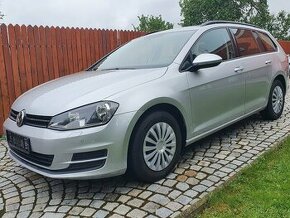 VOLKSWAGEN GOLF 1.6 TDI 81KW, SERVISKA, DPH, NAVI, KRÁSNÝ...