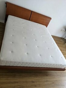Manželská postel 160x200  italská výroba plus matrace Ikea