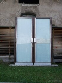 Prosklené dvoudílné dveře