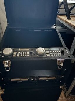 Dělaný okobercovaný rack case.