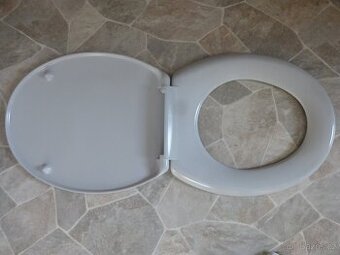 WC PRKYNKO S AUTOMATICKÝM ZAVÍRÁNÍM - 1
