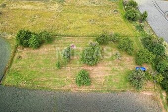 Týnec - část obce Dobrovice, prodej pozemku 2 760 m2, okr. M - 1