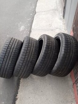 Prodám letní pneu 235/45 R 19