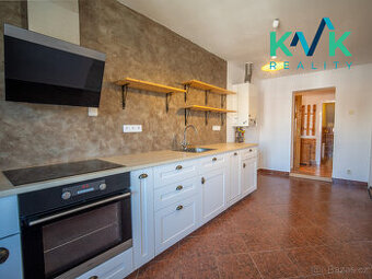 Prostorný byt 3+1, 90 m², po rekonstrukci, 15 min. pěšky do 