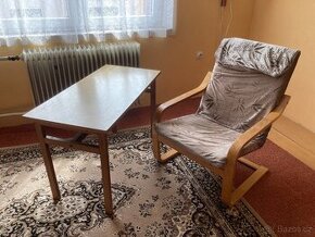 Křeslo a stolek