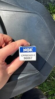 Nová iridiová zapalovací svíčka NGK CPR8EAIX-9
