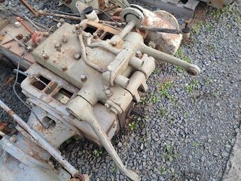 Zetor 4011 víko hydrauliky