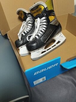 Hokejové brusle Bauer S37 Supreme JR
