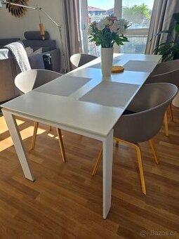 Jídelní stůl Kartell Four