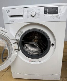 ÚZKÁ SLIM PRAČKA BEKO 5KG 1000 OTÁČEK A++