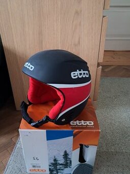 Detska lyzarska helma.