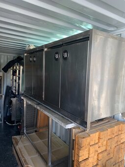 Nerezový pracovní stůl