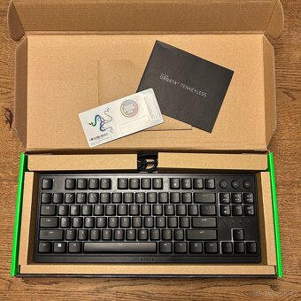 Razer Ornata V3 TKL – RGB herní klávesnice (US layout)