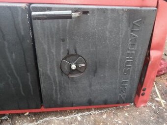 Prodám horní přikládací dvířka na kotel Viadrus U 22