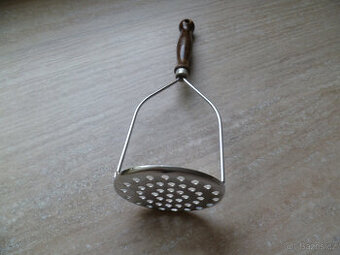 Maškadlo na brambory nerez