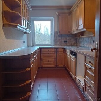 Kuchyne "masiv" se spotřebiči