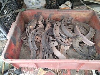 Prodám bednu použitelných čelistí Trabant