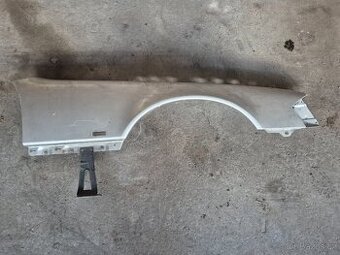 Pravý přední blatník MB R129