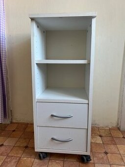 Skříňka na kolečkách