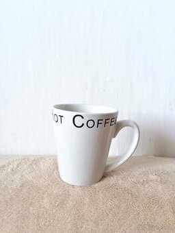 Basic bílý keramický hrnek na kávu