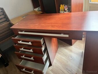 Skříň s úložným prostorem