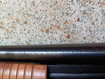 Opakovací brokovnice (pumpa) Winchester, ráže 12/76 (Magnum)