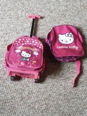 2 batohy Hello Kitty s kolečky a bez