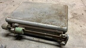 Starožitná mechanická váha kovo konice do 50 Kg