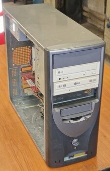 PC Core 2 Duo E6300 bez disku a bez krytů.