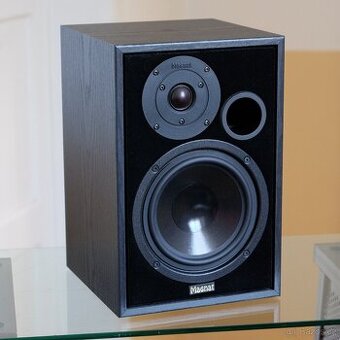 MAGNAT - vector 2 - bedny v krasnem stavu + cetr Magnat