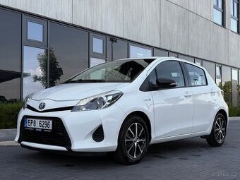 Toyota Yaris Hybrid automat / 2013 / ČR / 77 tis.
