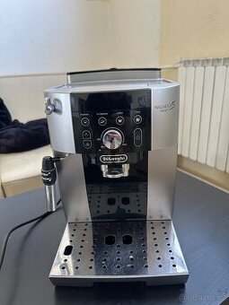 Kavovar Delonghi magnifica smart