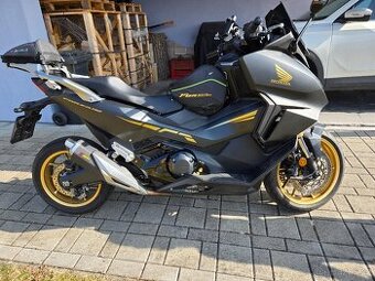 Honda Forza 750