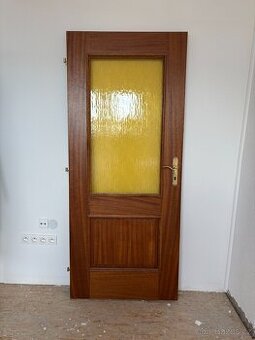Kvalitní interiérové dveře (dřevo - dýha) 80 L