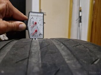 4x letní pneu 235/40 R19 Continental