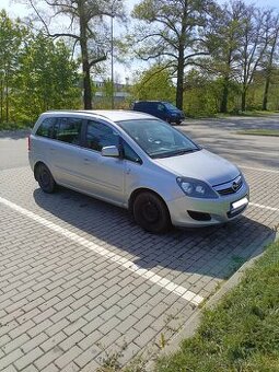 7 míst Opel Zafira B 1.6. 16V 85kW benzin rv 2009 naj 219tk