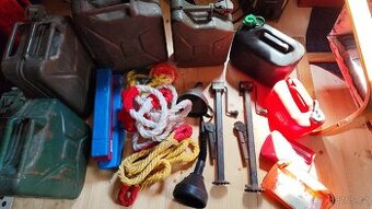 Autopříslušenství, úklid v garáži - kanystry, hevery, lana